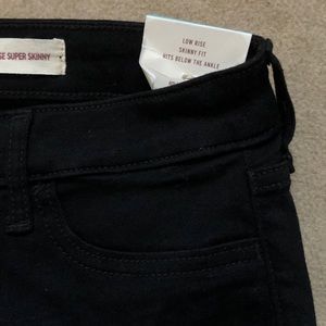 Black Hollister low rise skinny jeans